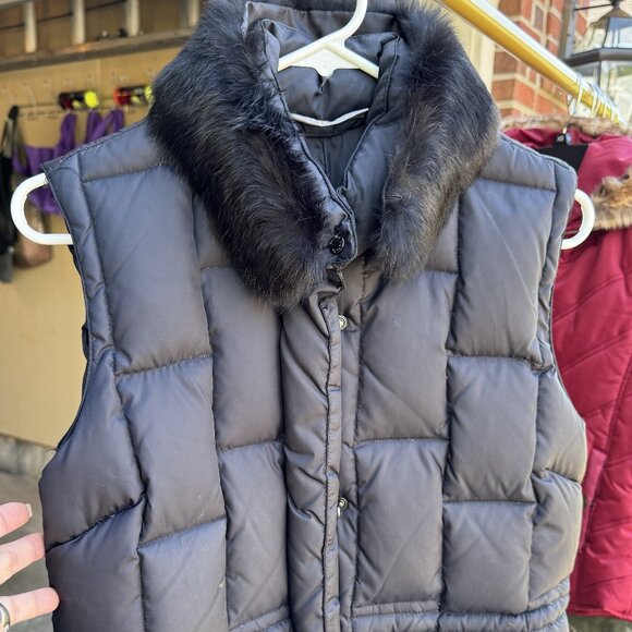 Black puffer vest with faux fur collar - Picture 2 of 6